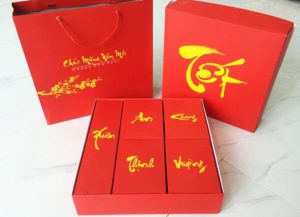 Hộp quà tết làm tăng sự sang trọng của quà tặng