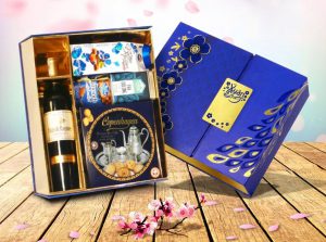 Hộp quà tết làm từ giấy bìa cứng đa dạng kiểu dáng, màu sắc